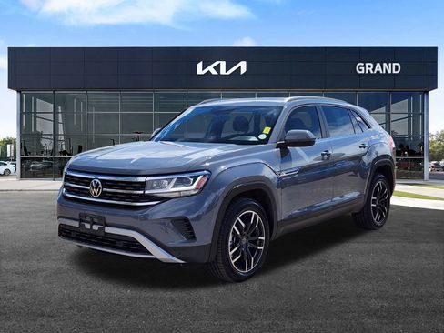 Used 2021 Volkswagen Atlas Cross Sport SE image 4