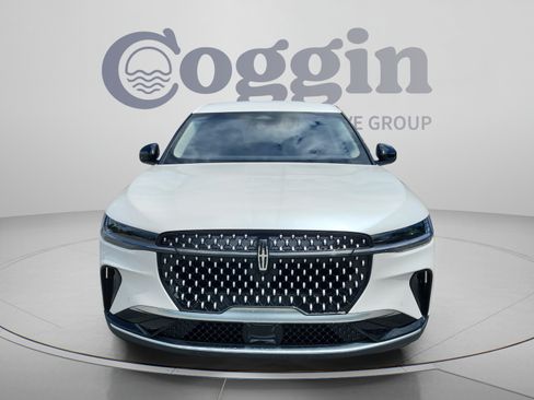 Used 2024 Lincoln Nautilus Premier AWD/4WD image 8