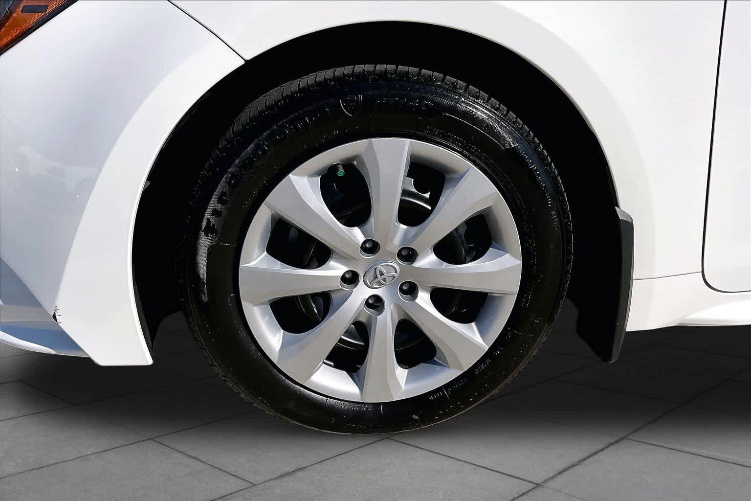 Used 2024 Toyota Corolla LE FWD image 11