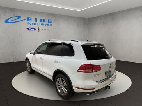 Used 2016 Volkswagen Touareg Sport image 6