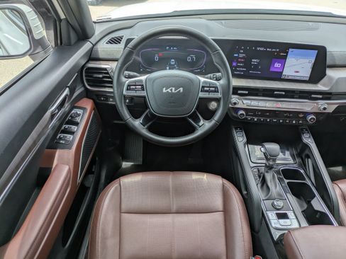 Used 2024 Kia Telluride EX w/ EX Captain's Chair Package FWD image 20