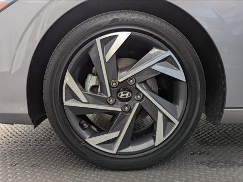 Used 2025 Hyundai Elantra SEL image 29