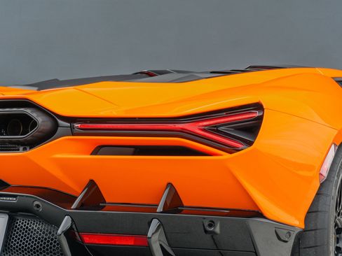 Used 2025 Lamborghini Revuelto Coupe 2D image 42
