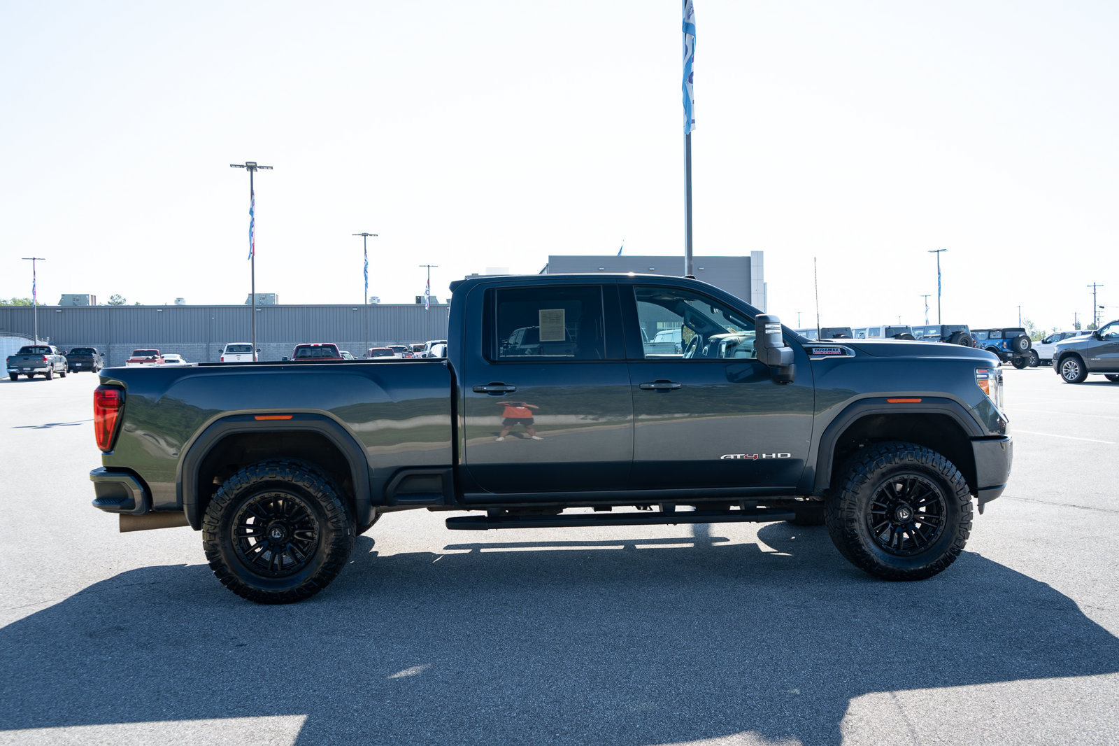 Used 2020 GMC Sierra 2500 AT4 w/ AT4 Premium Package AWD/4WD image 11