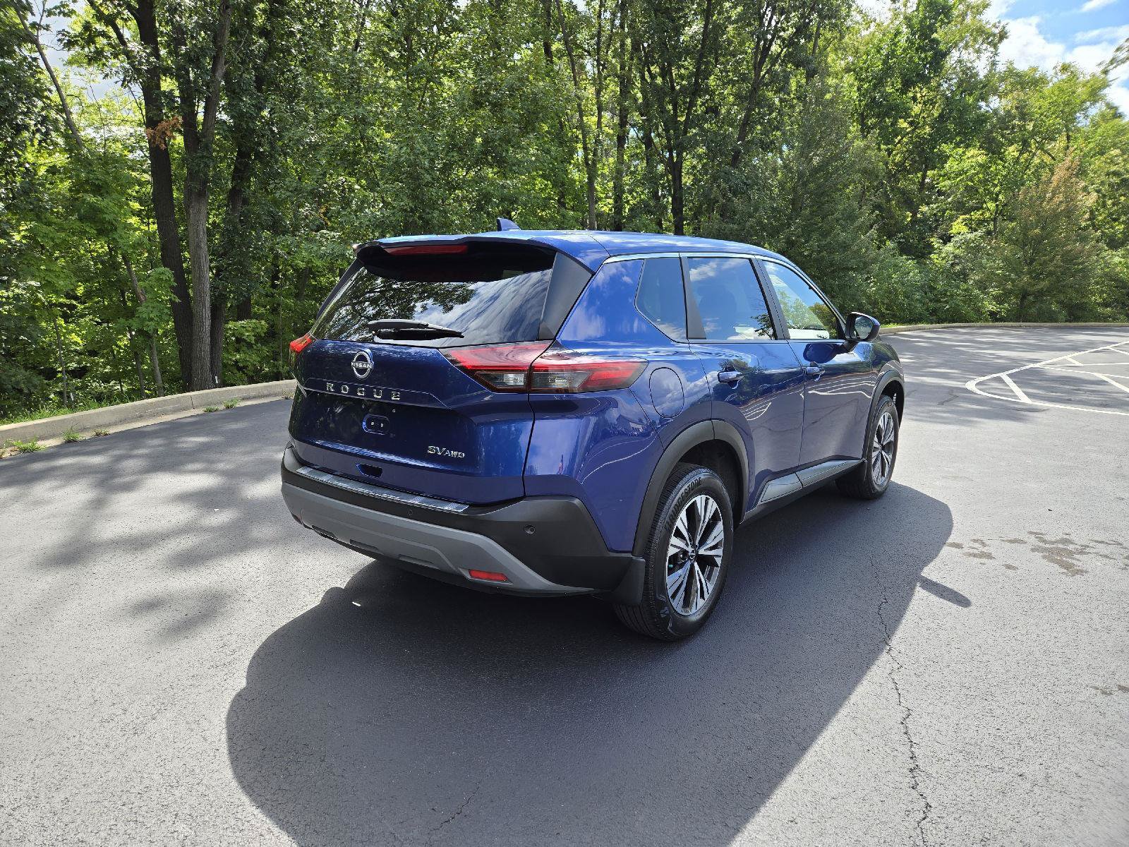 Used 2023 Nissan Rogue SV AWD/4WD image 3