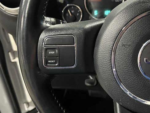 Used 2018 Jeep Wrangler Unlimited Sahara image 22