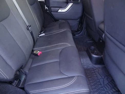 Used 2015 Jeep Wrangler Unlimited Sahara image 10