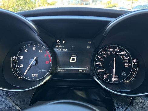 Used 2017 Alfa Romeo Giulia Quadrifoglio image 12