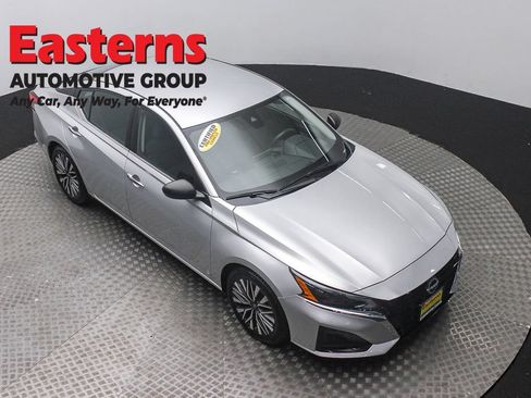Used 2024 Nissan Altima 2.5 SV FWD image 3