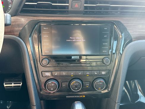 Used 2020 Volkswagen Passat 2.0T SEL image 28