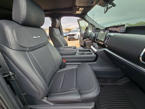 New 2025 Ford Expedition Platinum w/ Stealth Performance Package image 17