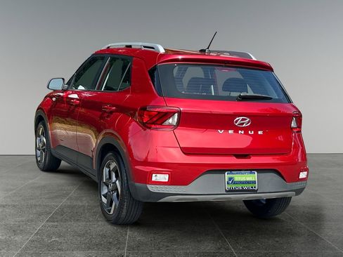 Used 2025 Hyundai Venue SEL FWD image 8