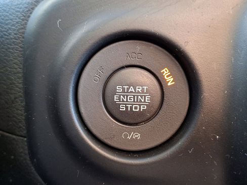 Used 2023 Jeep Gladiator Overland image 22