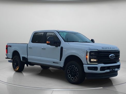 Certified 2025 Ford F250 Platinum w/ FX4 Off-Road Package AWD/4WD image 38