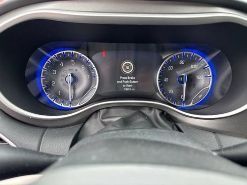 Used 2023 Chrysler Pacifica Touring-L FWD image 22