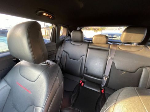 Used 2025 Jeep Compass Trailhawk image 38