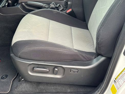 Used 2022 Toyota Tacoma TRD Off-Road w/ Technology Package AWD/4WD image 18