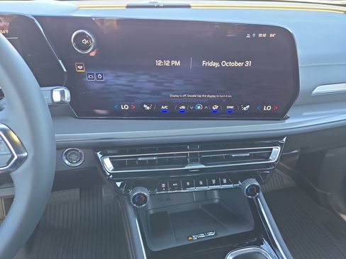 New 2026 Chevrolet Traverse LT w/ Sun and Wheel Package image 24