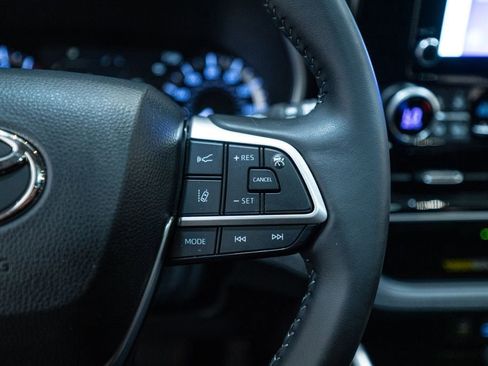 Used 2023 Toyota Highlander XLE AWD/4WD image 20