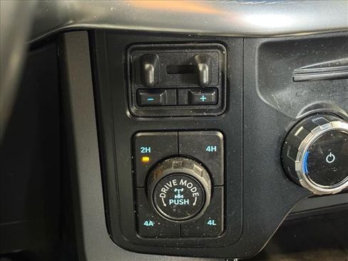 Used 2023 Ford F150 Lariat w/ Max Trailer Tow Package image 17