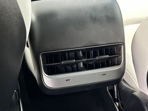 Used 2021 Tesla Model Y Long Range image 15