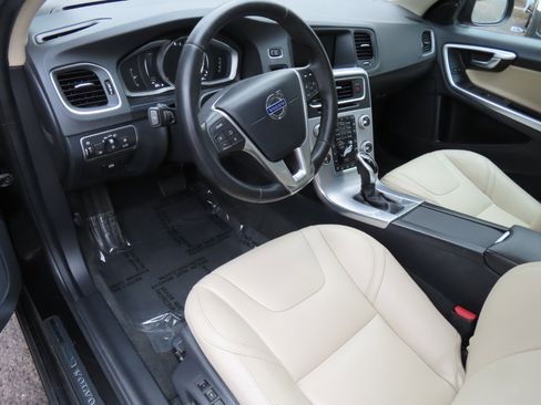 Used 2018 Volvo S60 T5 Dynamic w/ Vision Package image 12