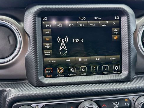 Used 2022 Jeep Wrangler Unlimited Rubicon 4xe AWD/4WD image 16