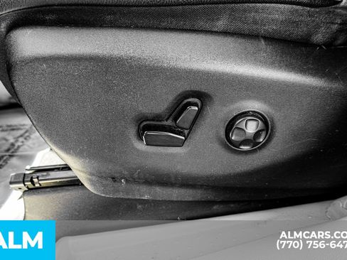 Used 2019 Chrysler Pacifica Touring-L image 37