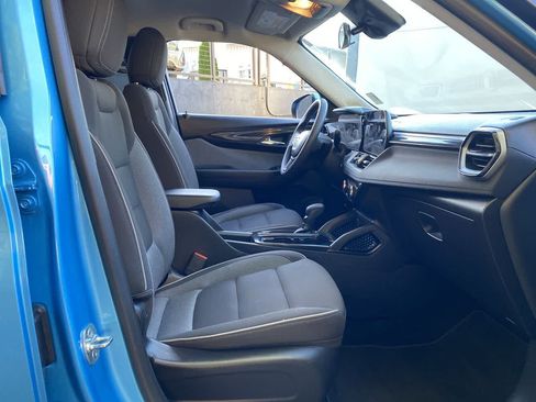 Used 2025 Chevrolet TrailBlazer LT AWD/4WD image 19