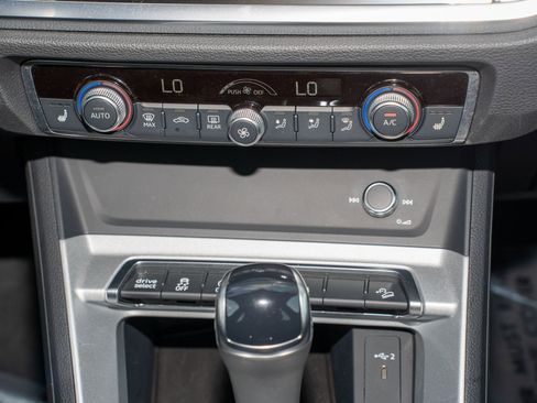 Used 2025 Audi Q3 2.0T Premium image 24