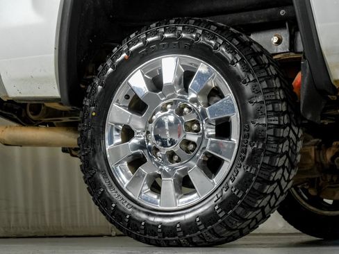 Used 2018 GMC Sierra 2500 Denali w/ Suspension Package, Off-Road AWD/4WD image 52