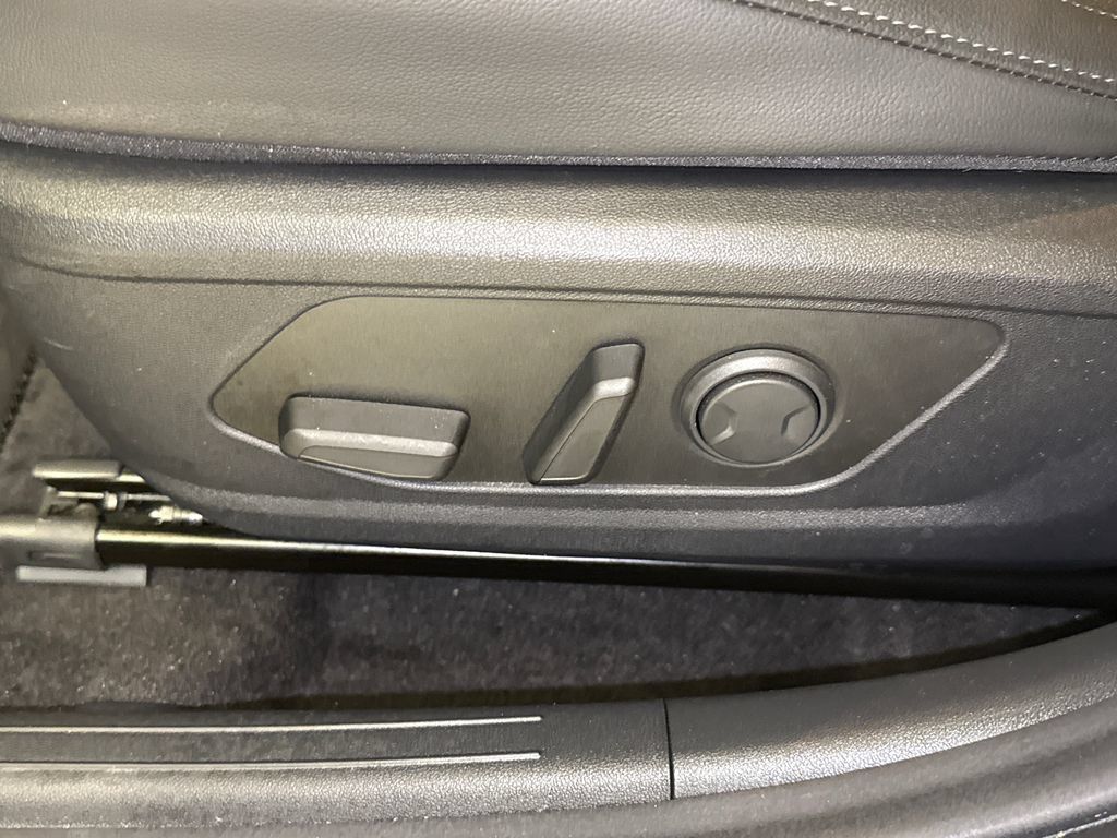 Used 2026 Hyundai Elantra Limited FWD image 22