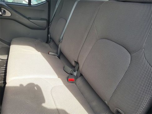 Used 2016 Nissan Frontier SV image 15