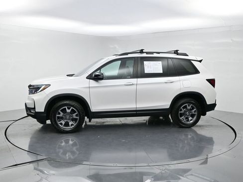 Used 2023 Honda Passport TrailSport image 3