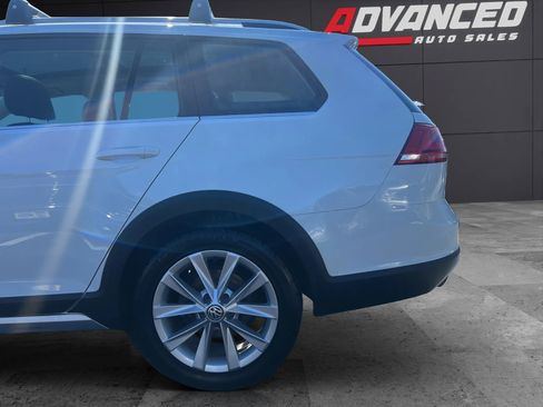 Used 2017 Volkswagen Golf Alltrack SEL image 27