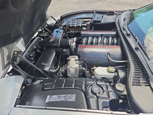 Used 2004 Chevrolet Corvette Coupe w/ Preferred Equipment Group RWD image 12