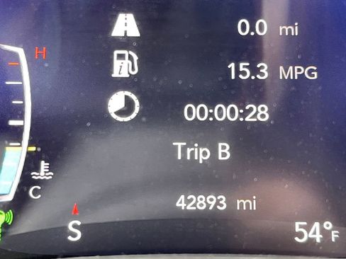 Used 2023 Chrysler Pacifica Touring-L w/ Uconnect Theater Family Group image 21