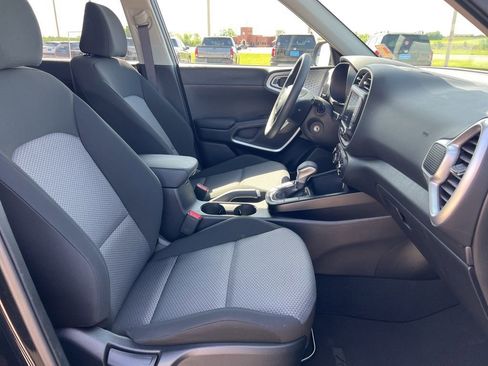Used 2025 Kia Soul LX w/ LX Technology Package image 24