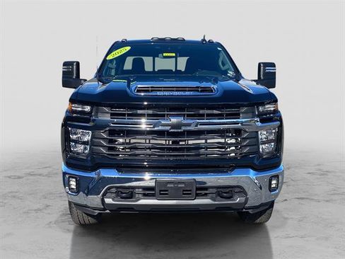 Used 2025 Chevrolet Silverado 2500 LT w/ Convenience Package image 9