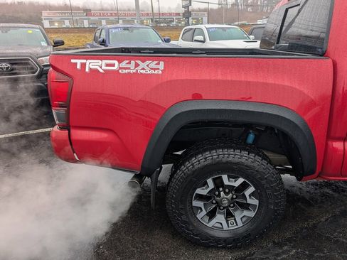 Certified 2019 Toyota Tacoma TRD Off-Road image 9