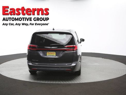 Used 2023 Chrysler Pacifica Touring-L FWD image 39