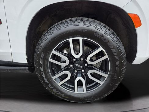 Used 2023 GMC Yukon AT4 w/ AT4 Premium Package AWD/4WD image 33