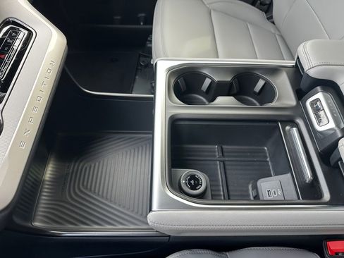 New 2026 Ford Expedition Active image 84