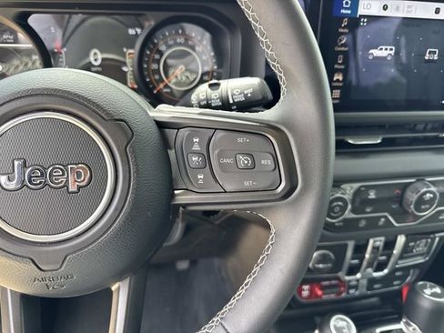 Used 2025 Jeep Wrangler Unlimited Rubicon image 28