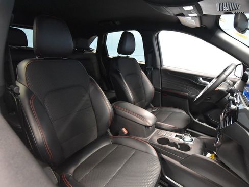 Used 2025 Ford Escape ST-Line w/ Cold Weather Package AWD/4WD image 25
