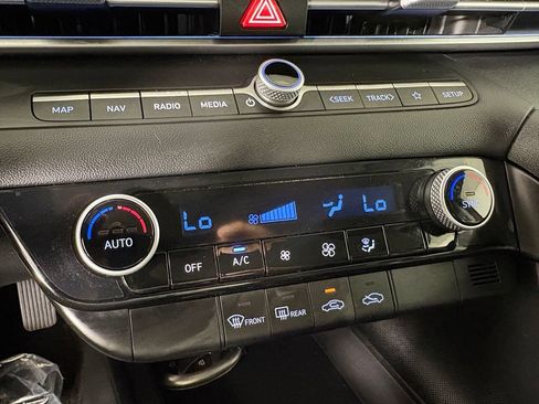 Used 2024 Hyundai Elantra SEL FWD image 34