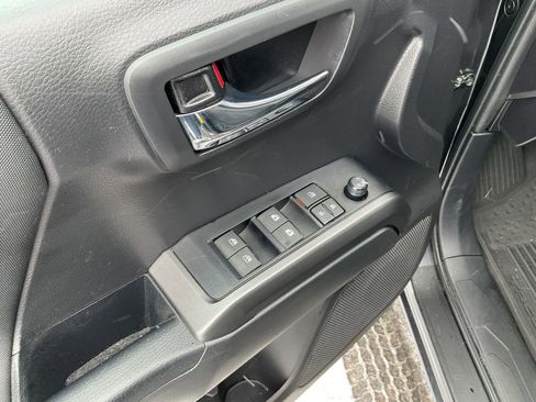 Used 2023 Toyota Tacoma TRD Off-Road w/ Black Out Package (TMS) image 21