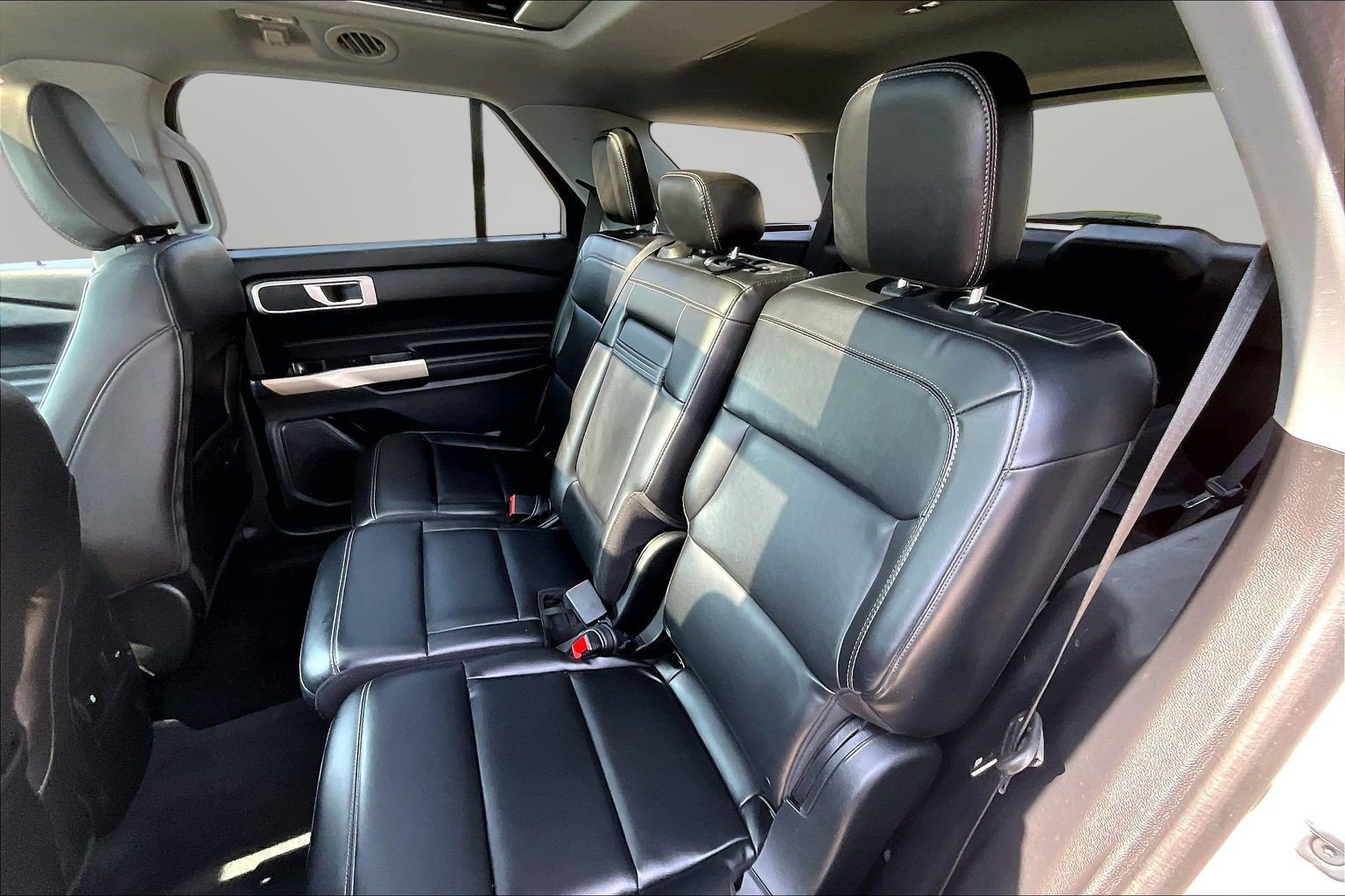 Used 2022 Ford Explorer XLT AWD/4WD image 18