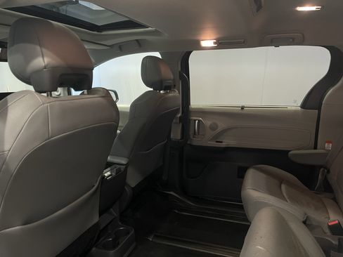 Used 2021 Toyota Sienna Limited AWD/4WD image 23