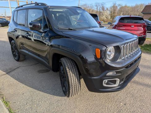 Used 2016 Jeep Renegade Latitude AWD/4WD image 8
